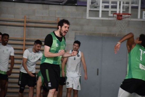 Victoria para seguir en la pelea (80-77)