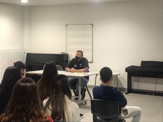 Charla de la mano del miñon y escritor Jorge Cabanellas en 1º de bachillerato