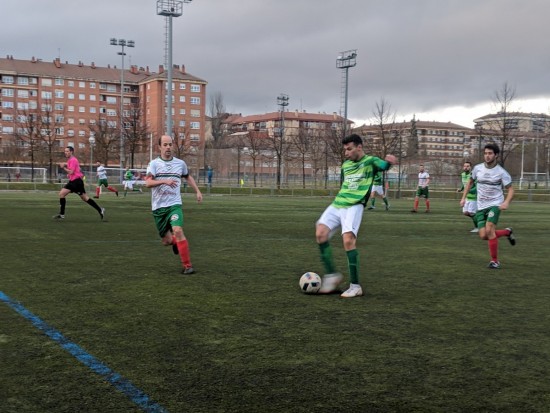 TRABAJADA VICTORIA DEL PREFERENTE ANTE EL IZARRA (4-1)